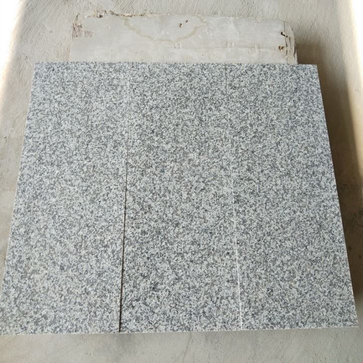 G623 hallid graniitplaadid